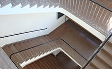 Modernisierung Treppenhaus der 50er Jahre aus Naturstein Denkmalschutz